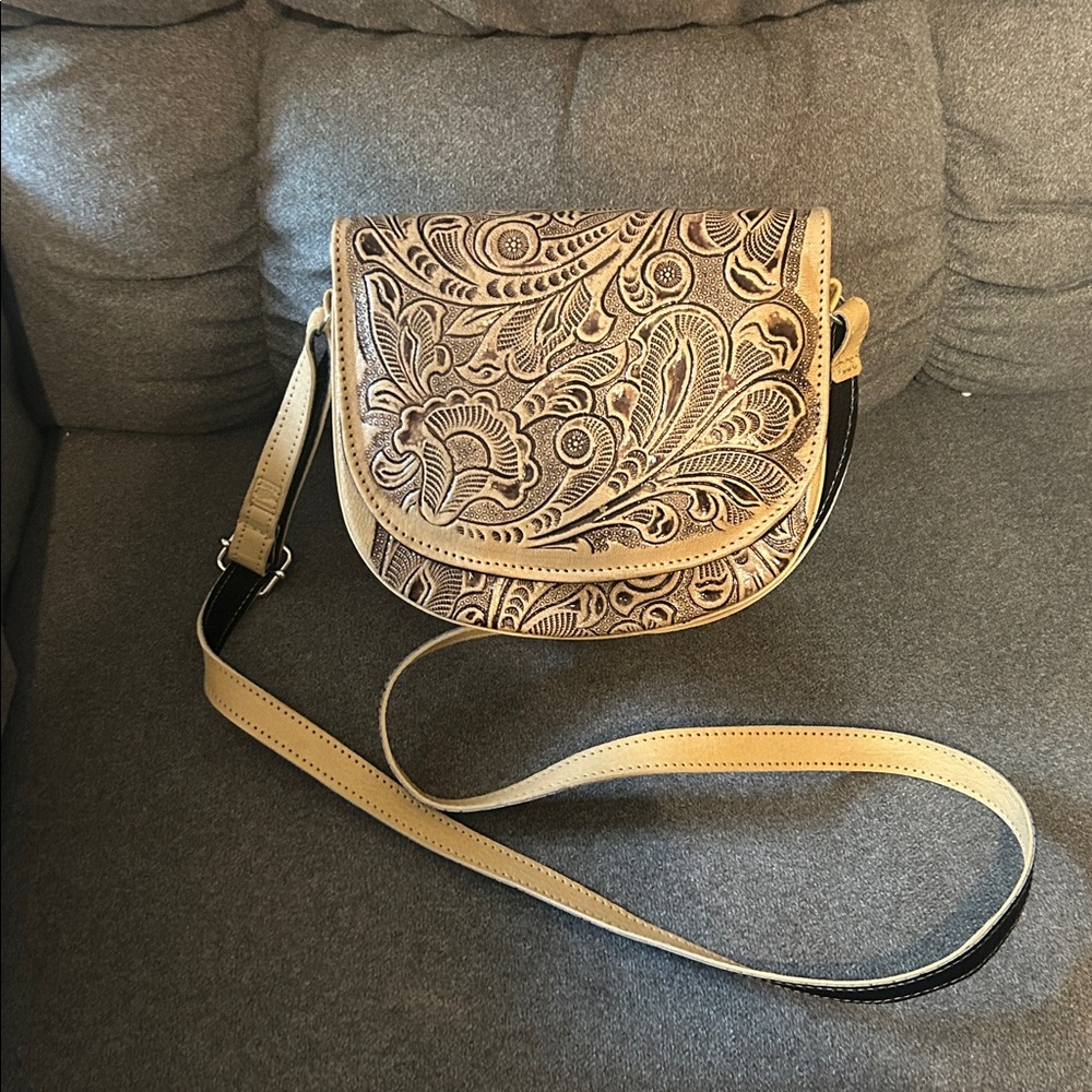 HAND TOOLED Ivory Color leather cross body or shoulder bag from Mexico NWOT - Picture 4 of 7